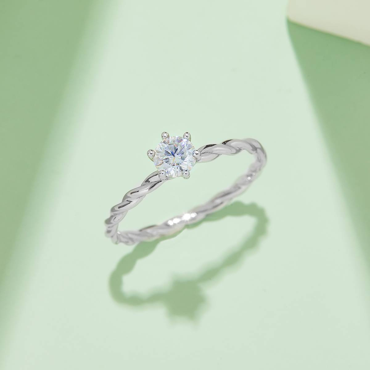 Straight arm Vine S925 Silver Plated Platinum Moissanite Women's Ring 50 Points D-Grade